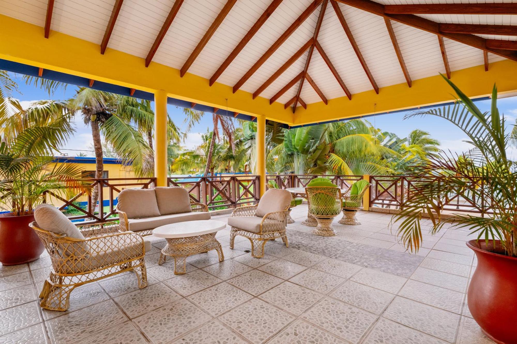Coconut Row Boutique Hotel Hopkins Extérieur photo