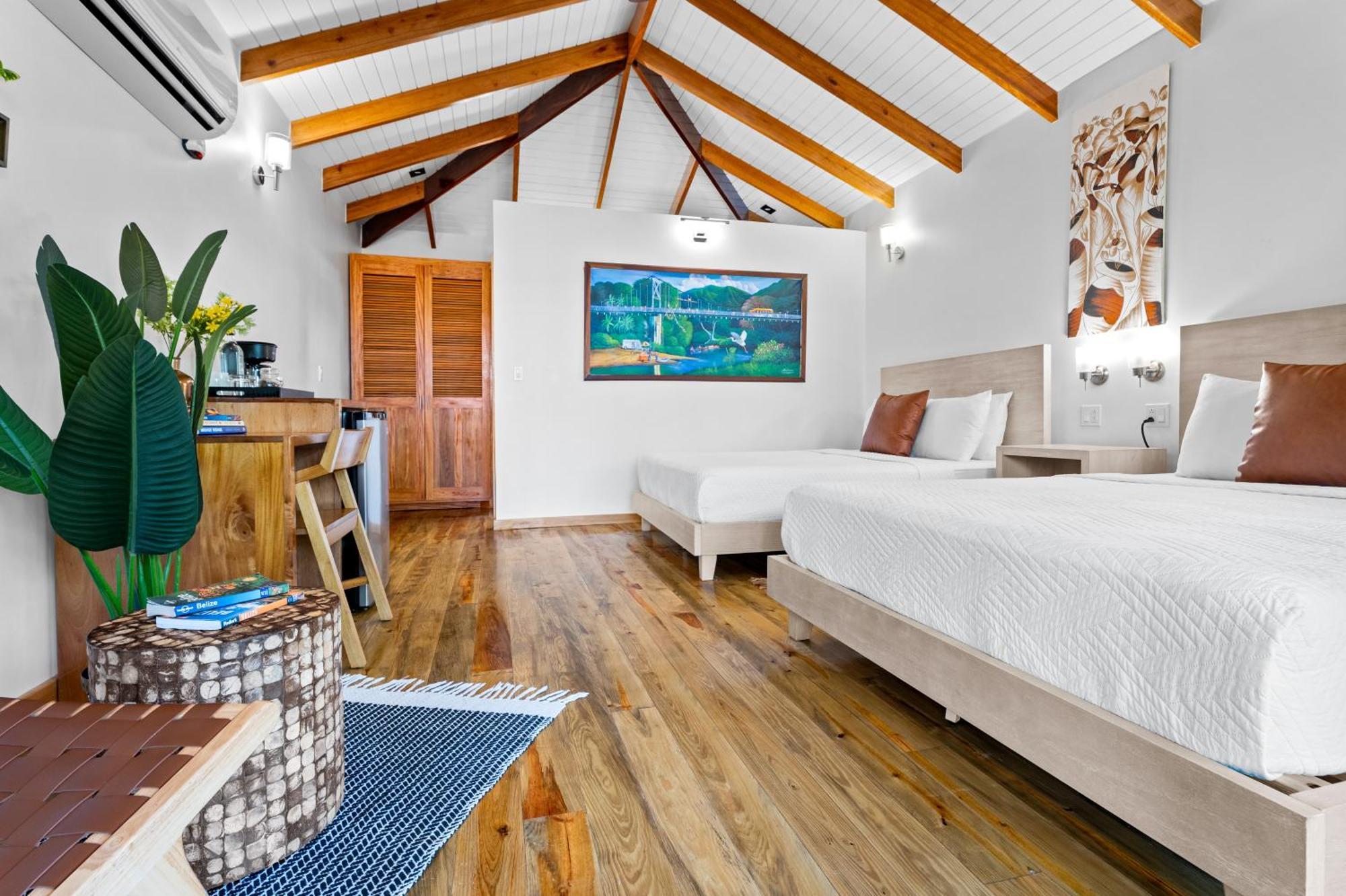 Coconut Row Boutique Hotel Hopkins Extérieur photo